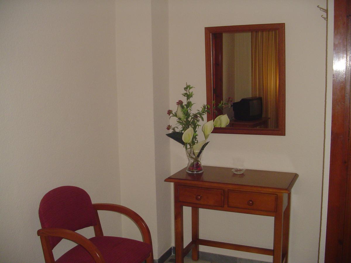 Hostal Cabrera Motril Exterior foto